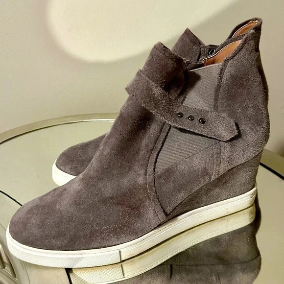 Gently Worn Linea Paolo Suede Ankle Boots - Picture 2 of 7